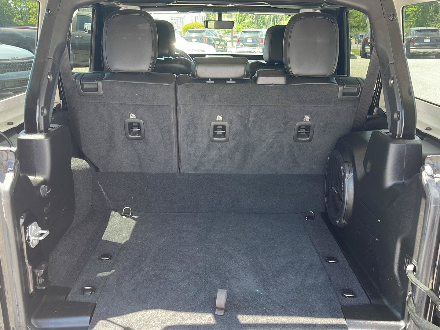Used 2023 Jeep Wrangler Unlimited Sahara AWD/4WD image 7