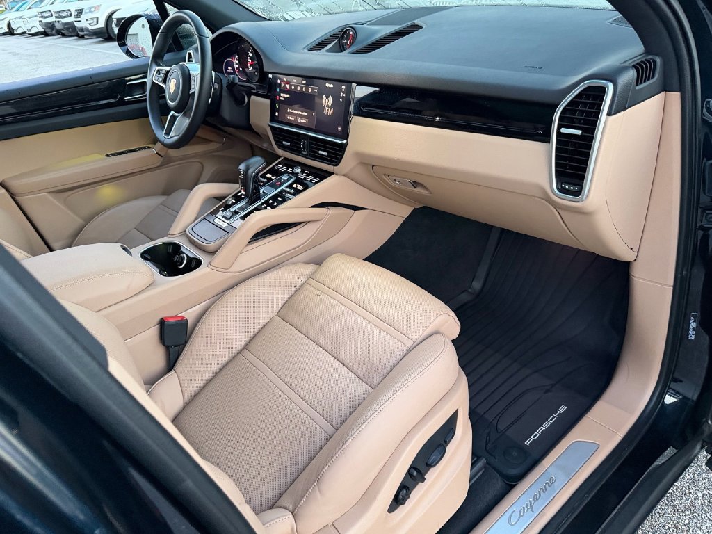 Used 2023 Porsche Cayenne Platinum Edition AWD/4WD image 17