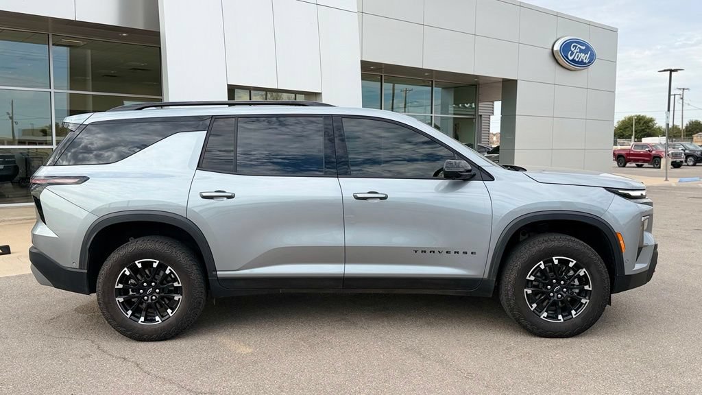 Used 2024 Chevrolet Traverse Z71 w/ Enhanced Driving Package AWD/4WD image 3