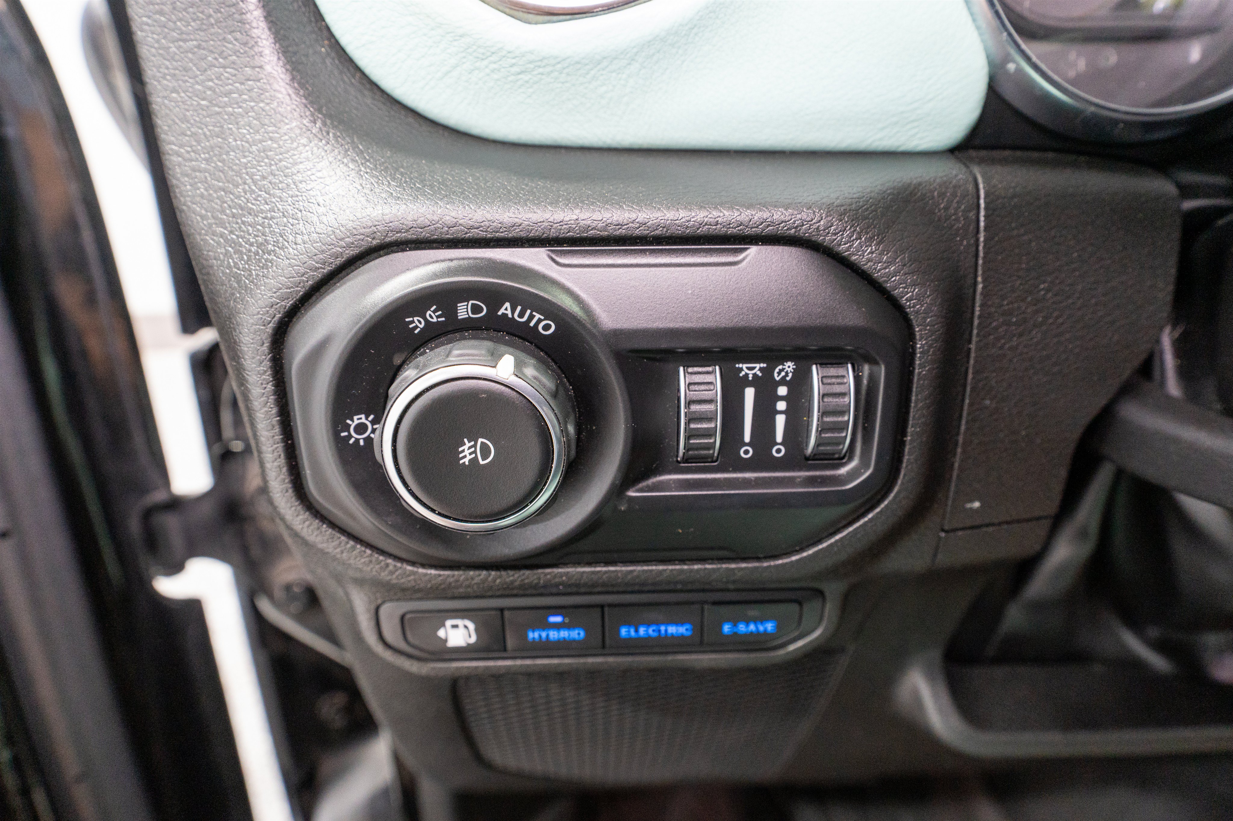 Used 2022 Jeep Wrangler Unlimited Sahara AWD/4WD image 31