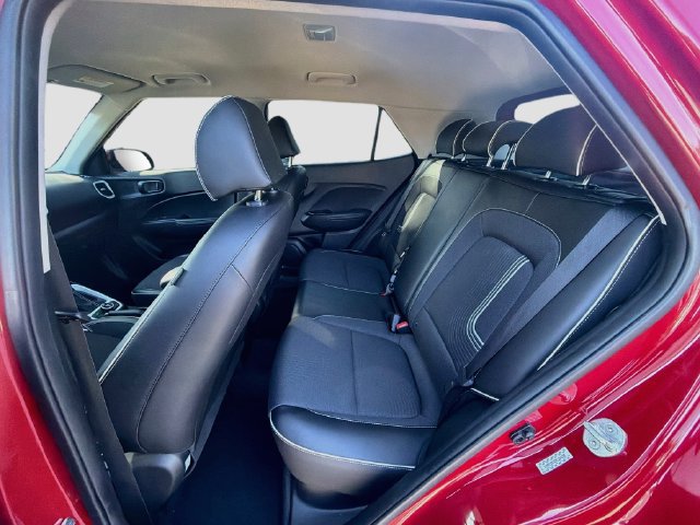 Used 2022 Hyundai Venue Limited FWD image 25