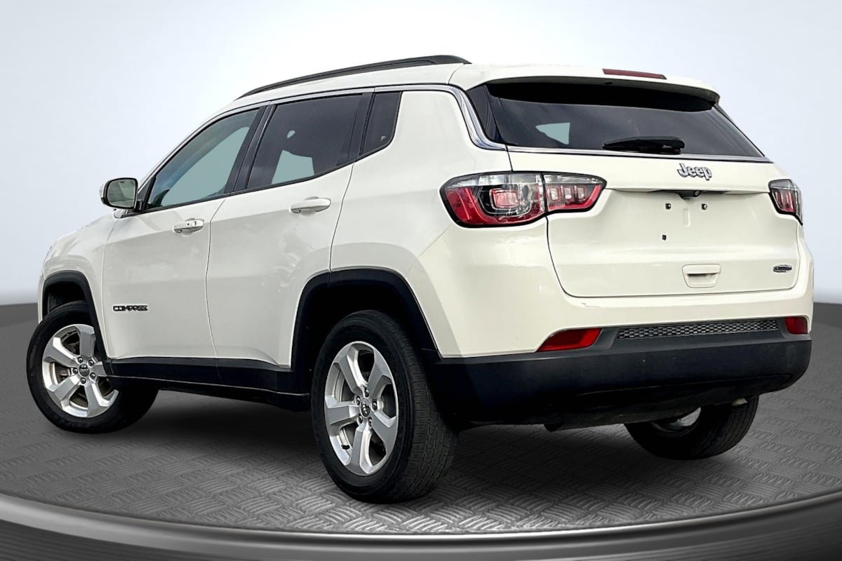 Used 2020 Jeep Compass Latitude FWD image 2