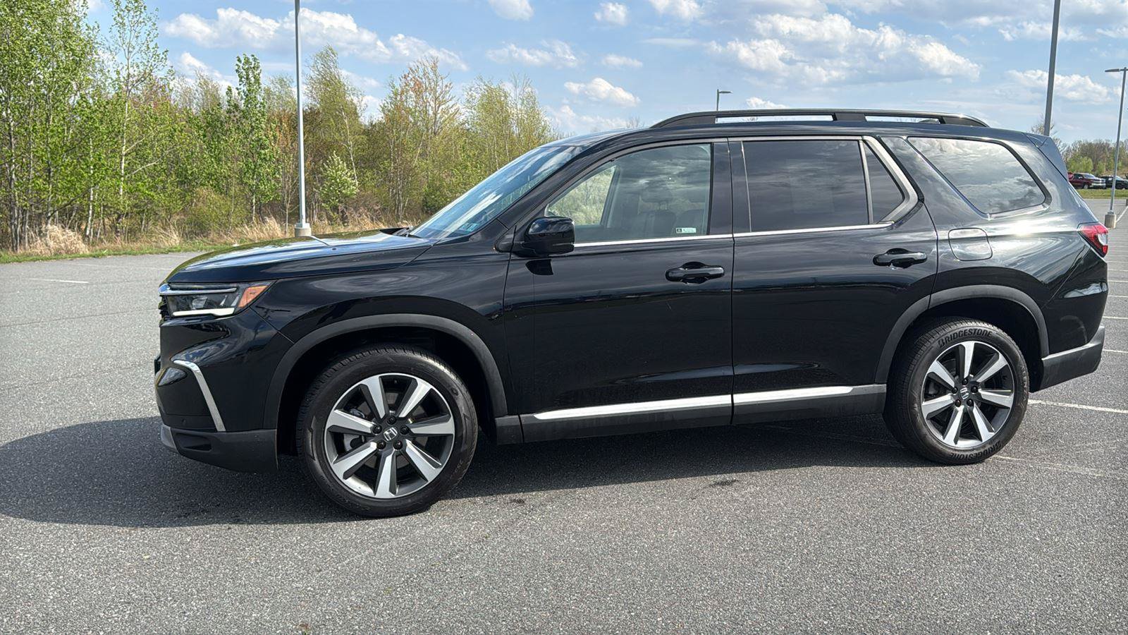 Used 2025 Honda Pilot Touring image 11