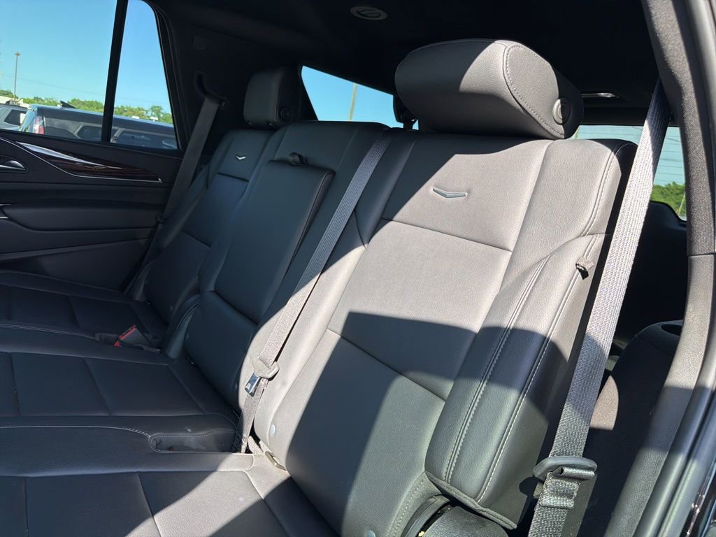 Used 2022 Cadillac Escalade Luxury image 14
