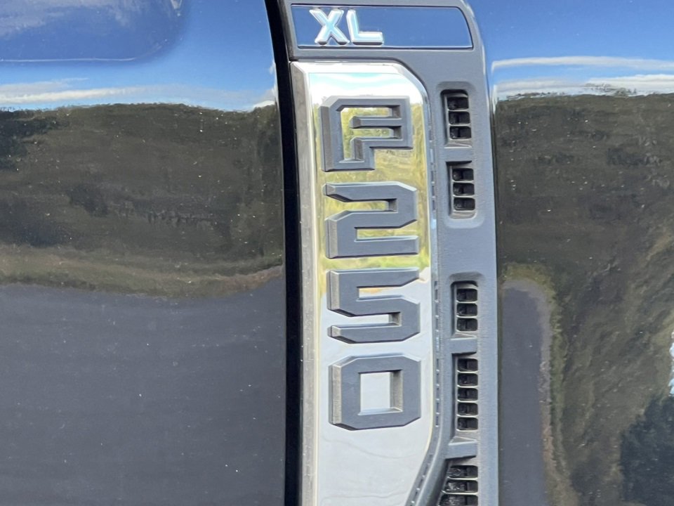 New 2026 Ford F250 4x4 Crew Cab Super Duty image 2