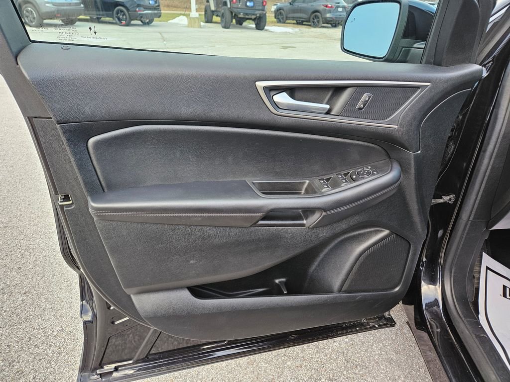 Used 2022 Ford Edge SEL w/ Convenience Package image 4