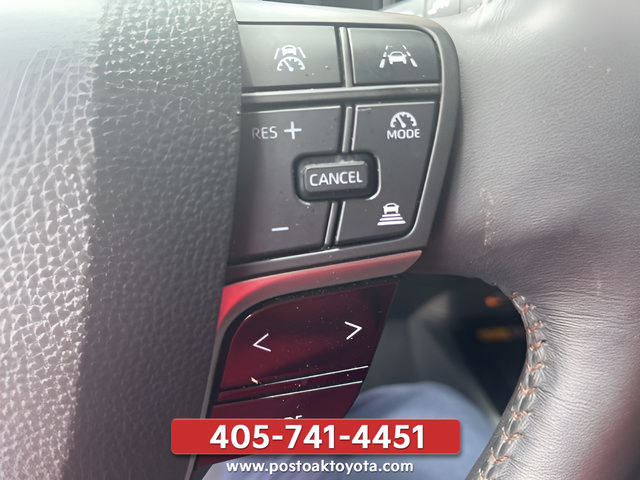 Used 2025 Toyota Camry XLE FWD image 13