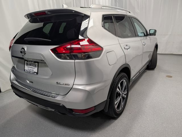 Used 2017 Nissan Rogue SL w/ SL Premium Package image 3