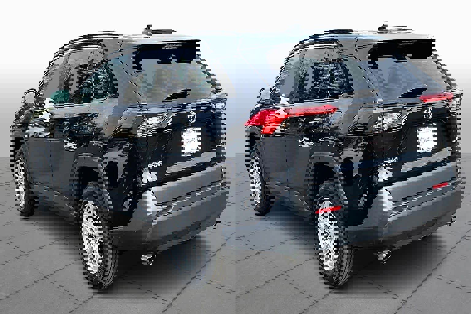 Certified 2021 Toyota RAV4 XLE w/ Convenience Package image 11