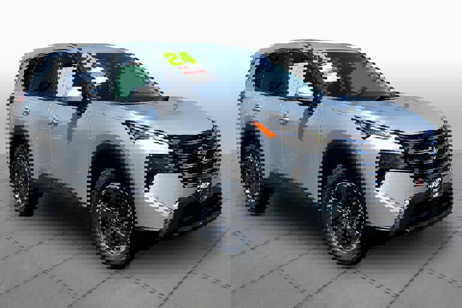 Used 2024 Nissan Rogue SV image 2