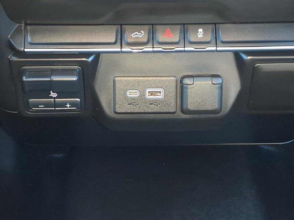 Used 2022 Chevrolet Silverado 2500 Custom w/ Custom Value Package image 17