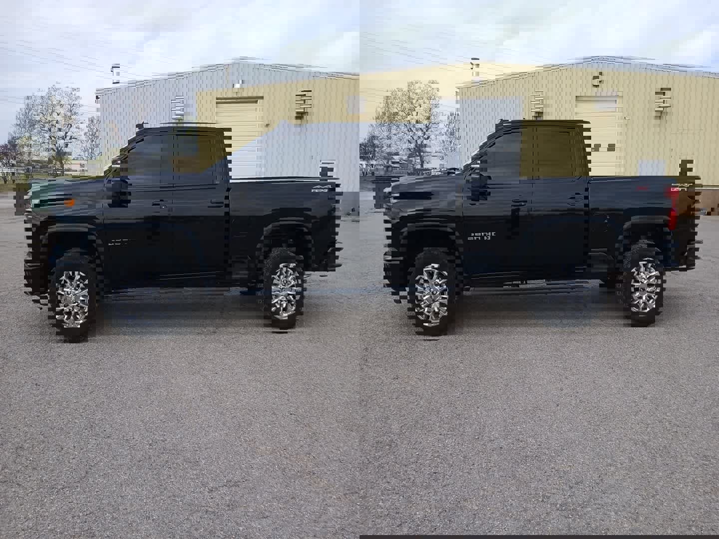 Used 2024 Chevrolet Silverado 2500 Custom w/ Custom Convenience Package image 3