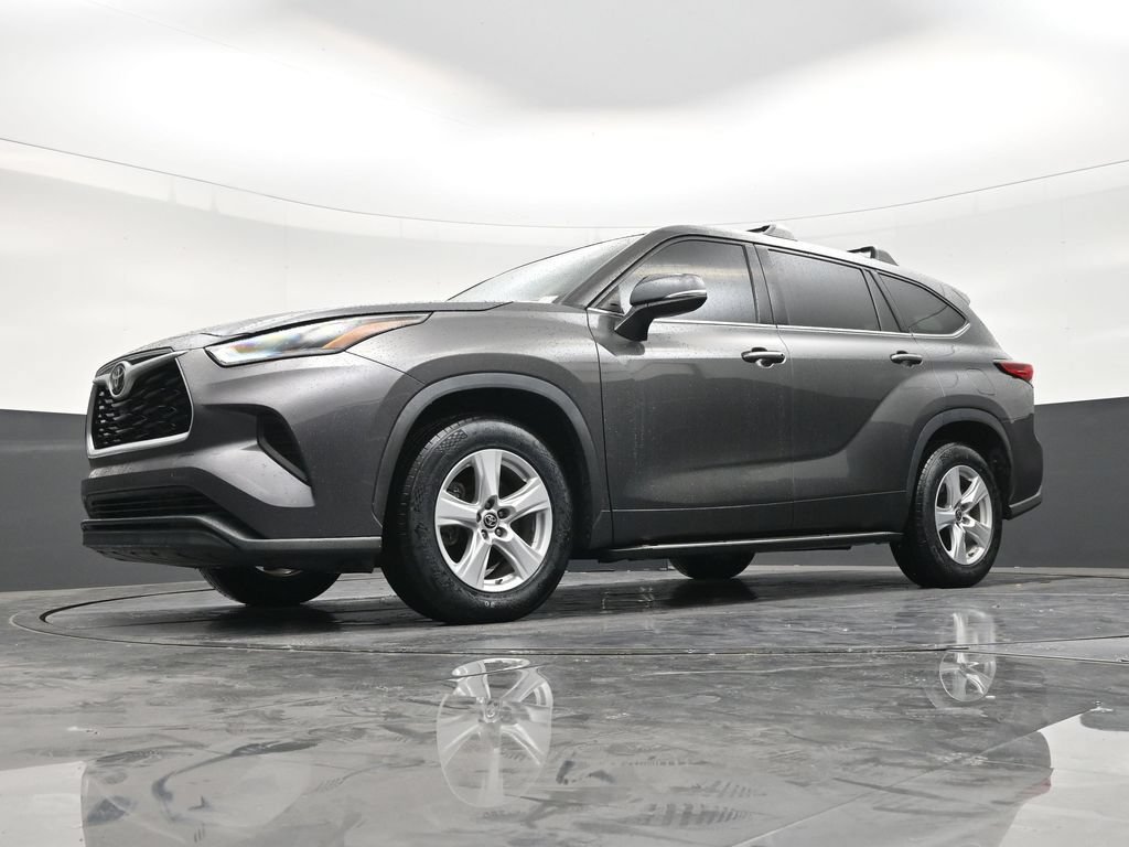 Used 2021 Toyota Highlander L FWD image 19