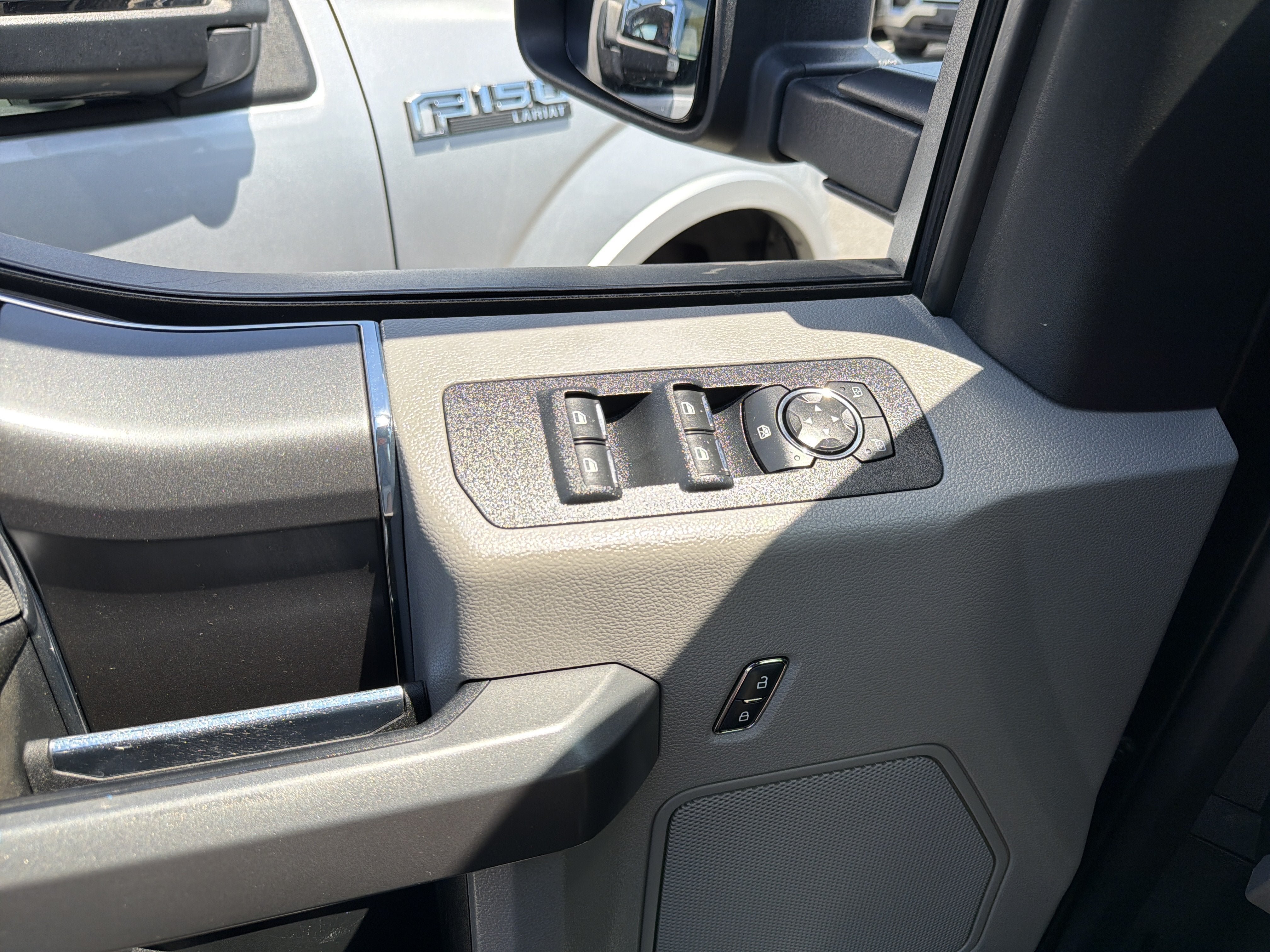 Used 2019 Ford F150 XLT w/ Equipment Group 302A Luxury AWD/4WD image 16
