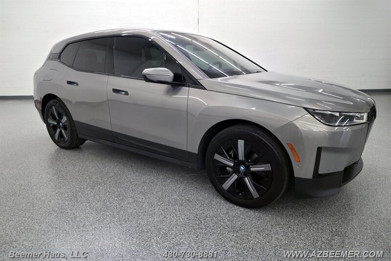 Used 2024 BMW iX xDrive50 w/ Premium Package AWD/4WD image 19