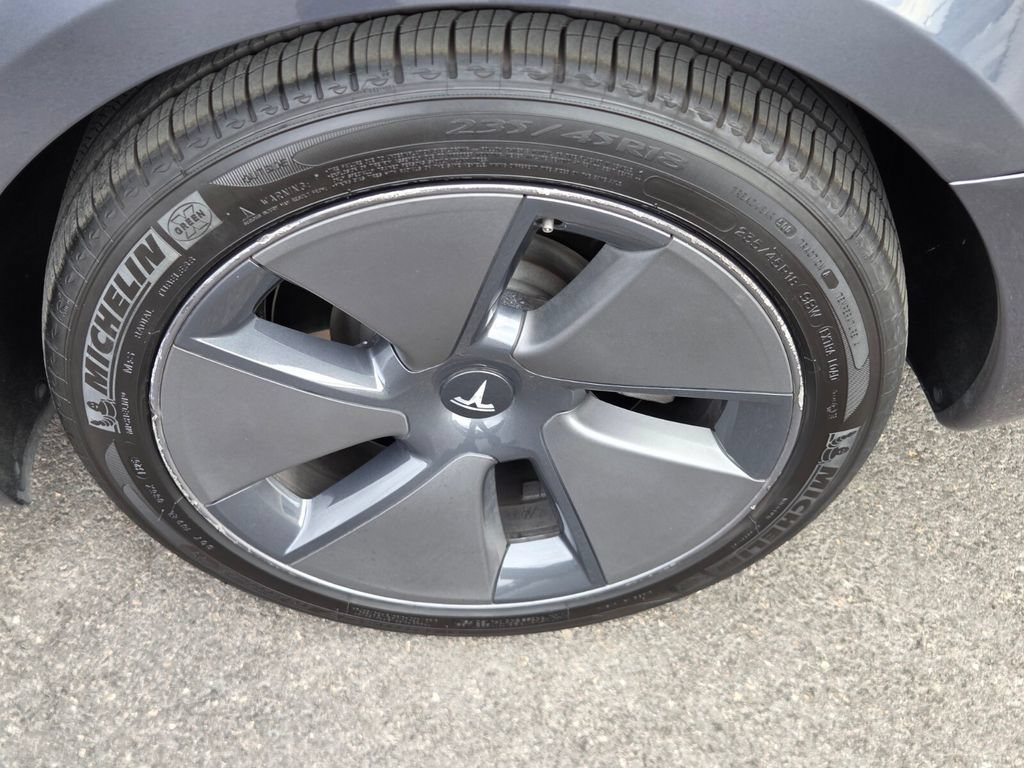 Used 2023 Tesla Model 3 Standard Range RWD image 5