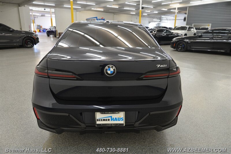 Used 2023 BMW 740i RWD image 12