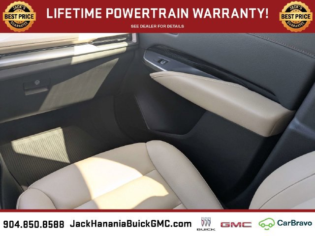 Used 2024 Cadillac XT4 Luxury w/ Cold Weather Package FWD image 17