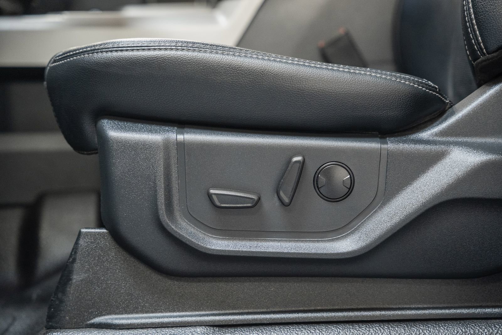 Used 2022 Ford F250 Lariat w/ Black Appearance Pkg image 48