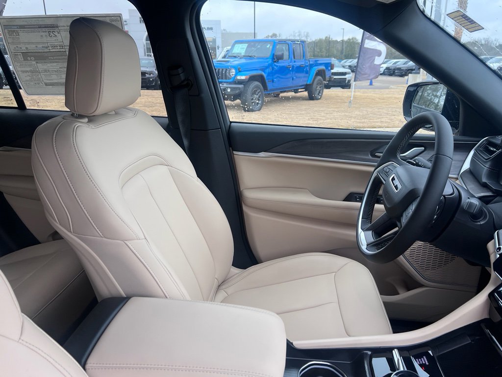 New 2026 Jeep Grand Cherokee Limited w/ Trailer Tow Package AWD/4WD image 16