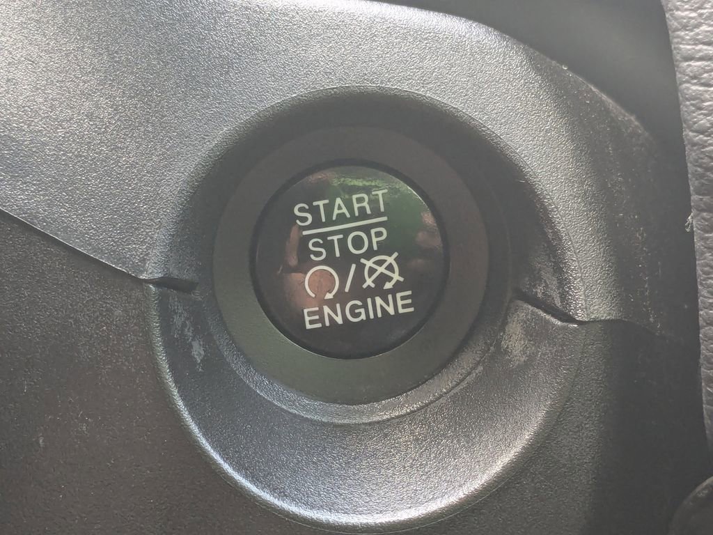 Used 2018 Jeep Compass Limited w/ Navigation Group image 17