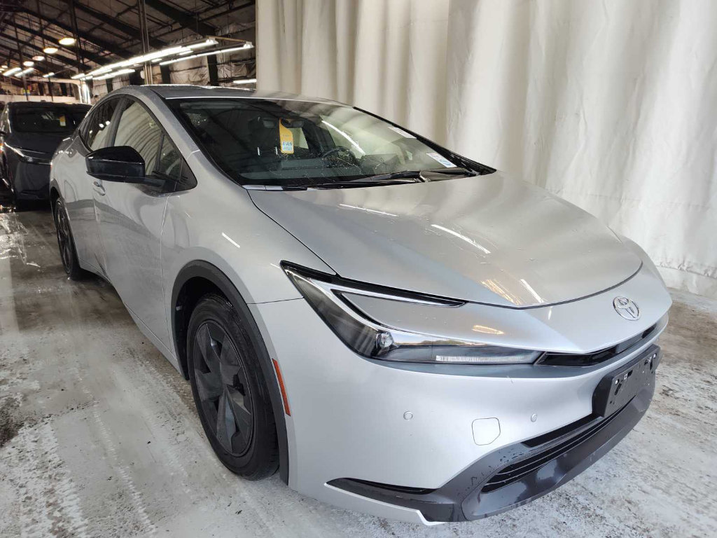 Used 2025 Toyota Prius LE FWD image 8