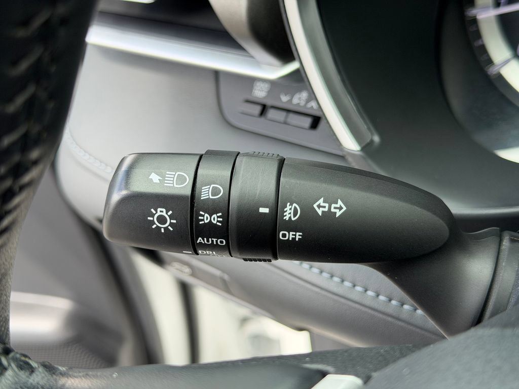 Used 2023 Toyota Highlander XLE FWD image 38