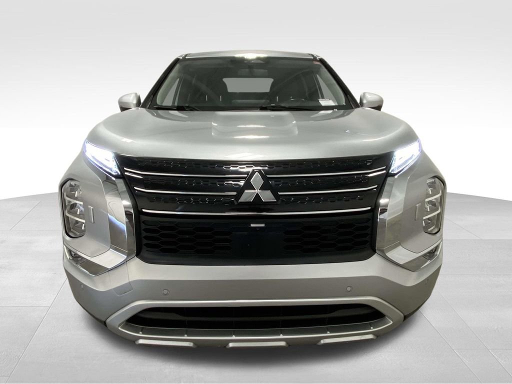 Used 2024 Mitsubishi Outlander SE image 6
