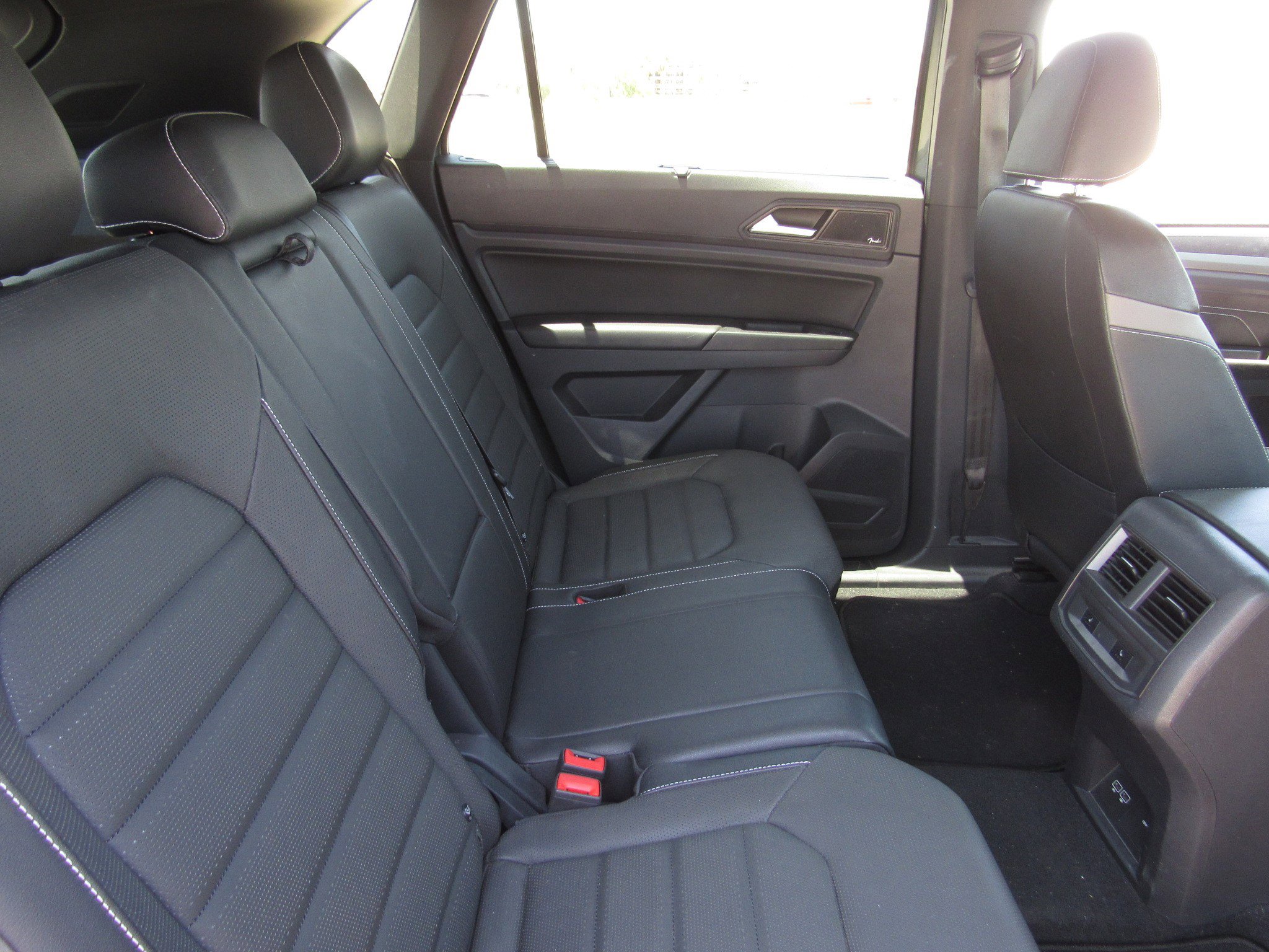 Used 2020 Volkswagen Atlas Cross Sport SEL Premium AWD/4WD image 12