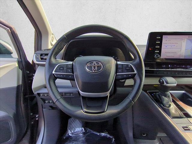 Used 2022 Toyota Sienna XLE w/ XLE Plus Package FWD image 30