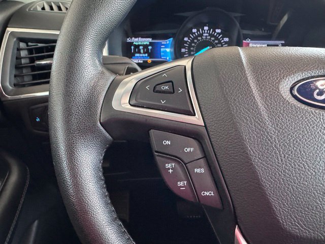 Used 2016 Ford Edge Titanium FWD image 16