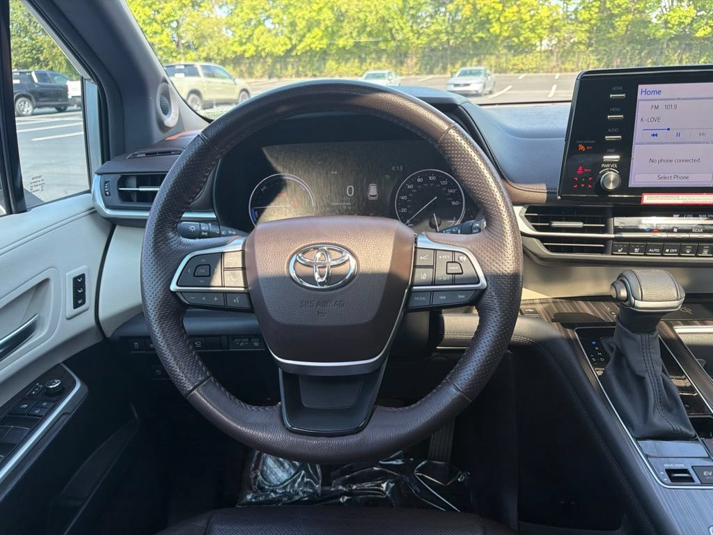 Used 2024 Toyota Sienna Platinum FWD image 13