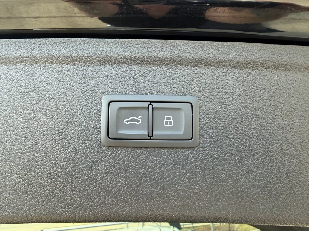 Used 2022 Audi Q5 2.0T Prestige image 11