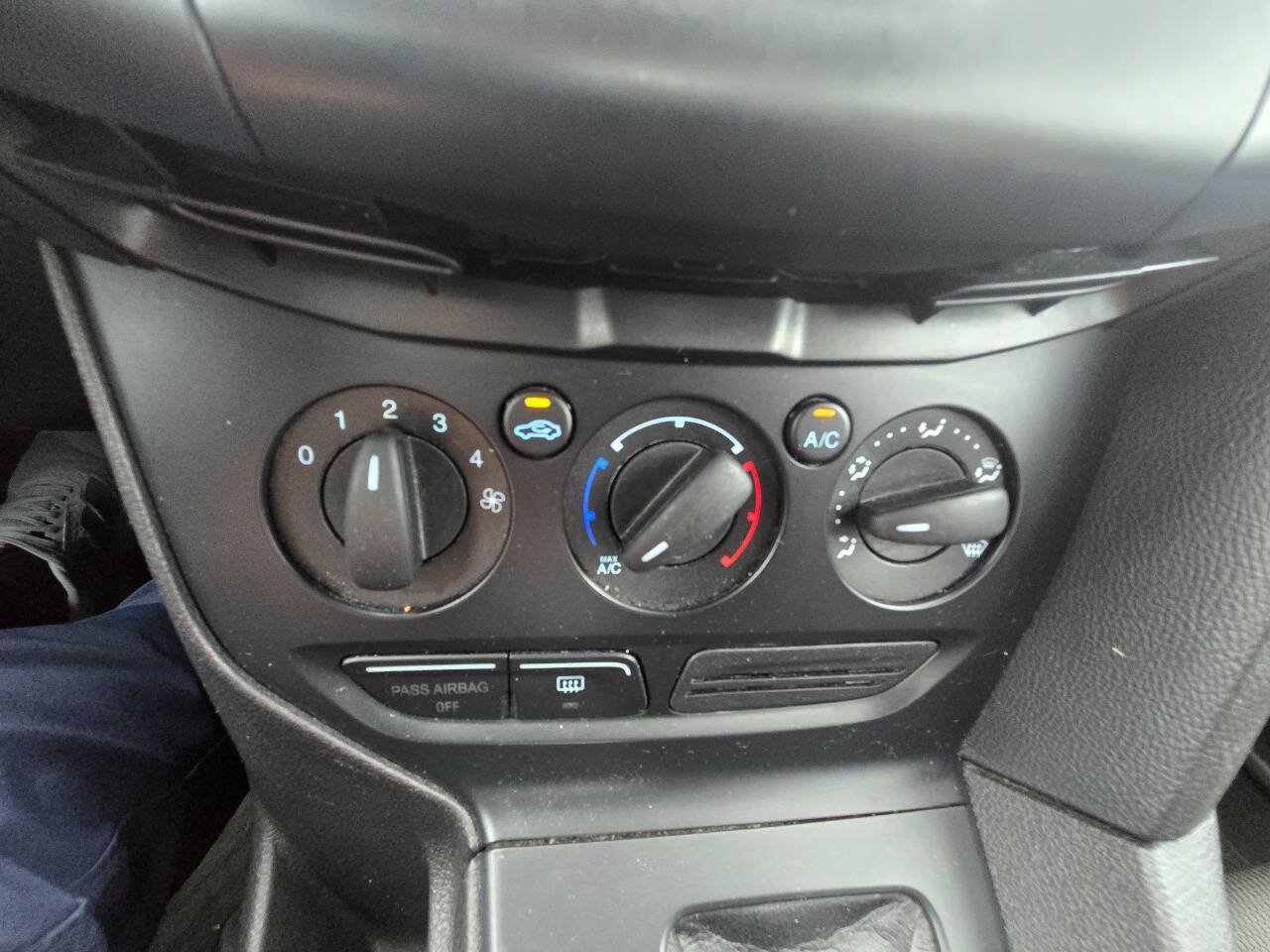 Used 2014 Ford Focus S FWD image 34