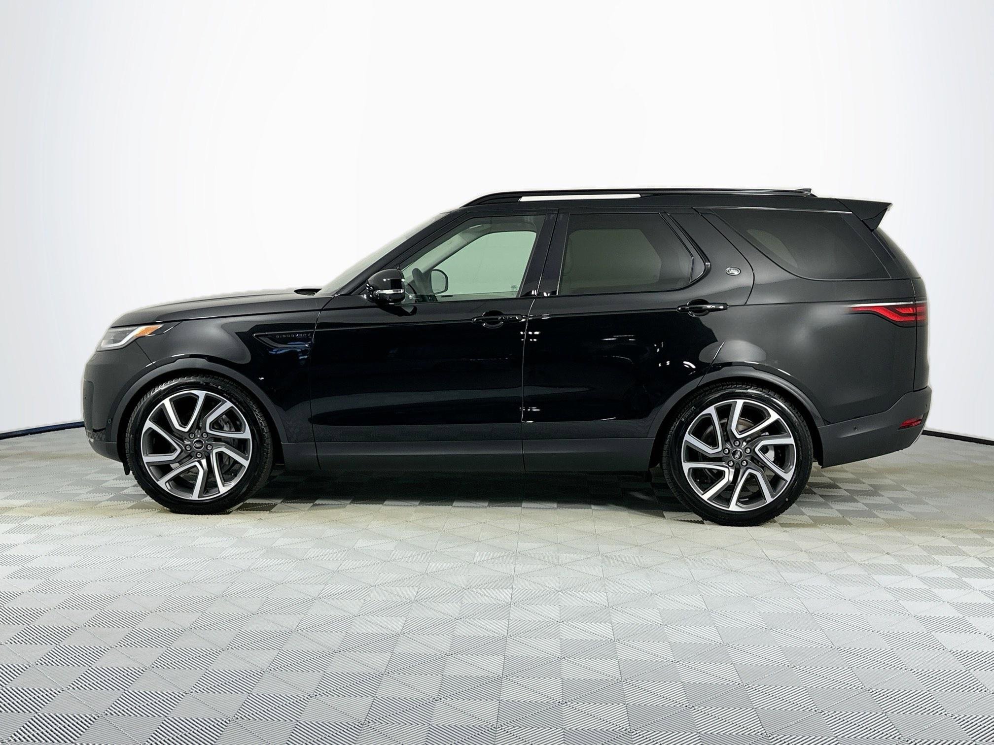 Used 2025 Land Rover Discovery S image 8