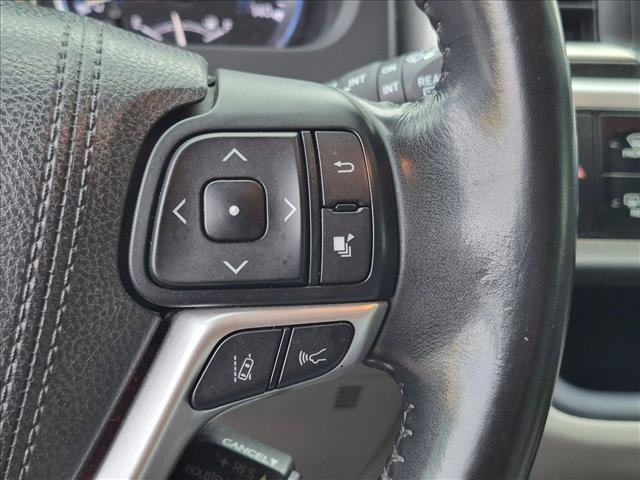 Used 2017 Toyota Highlander XLE AWD/4WD image 11
