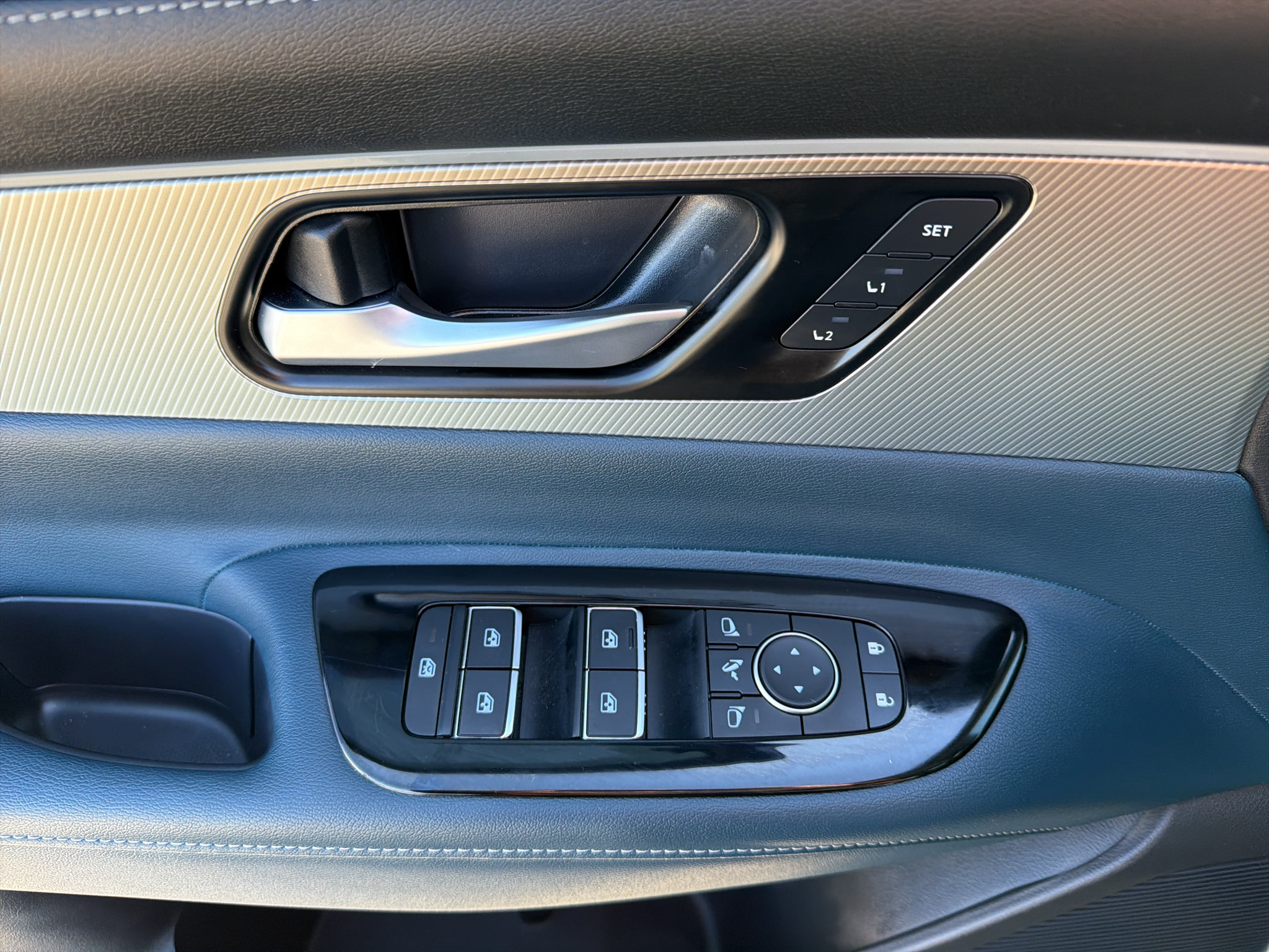 Used 2025 Nissan Murano Platinum AWD/4WD image 19