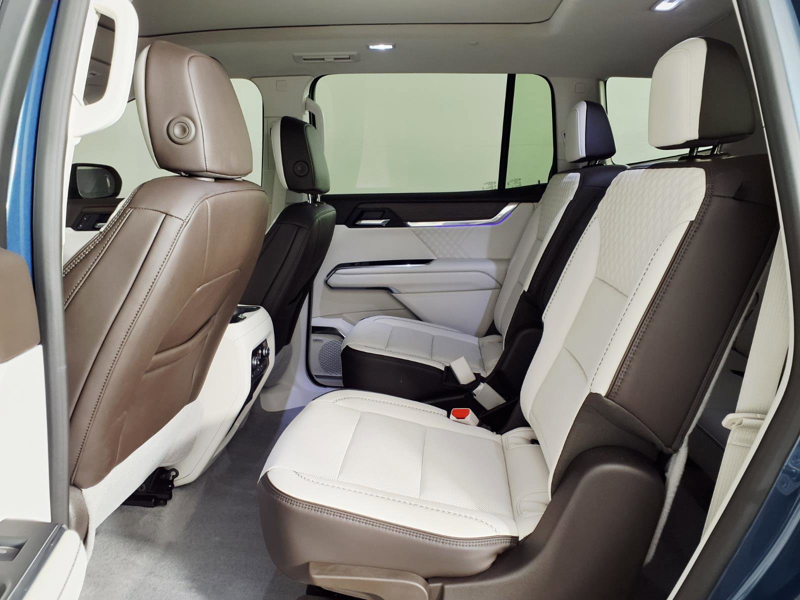 Used 2026 GMC Acadia Denali image 14