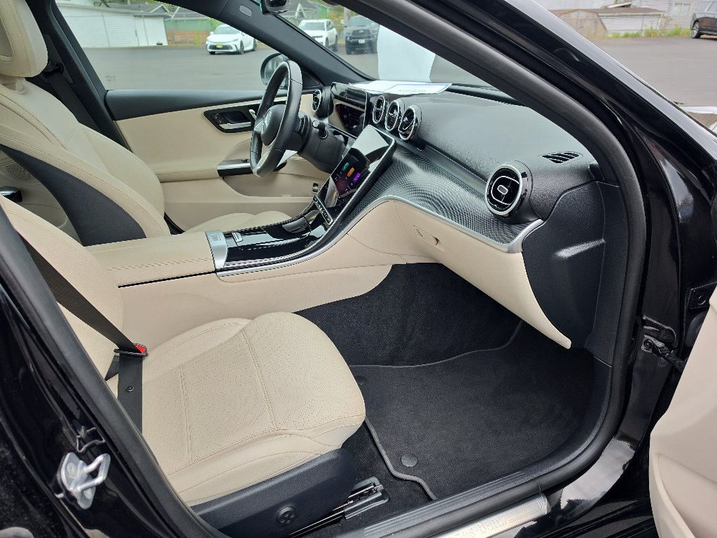 Used 2025 Mercedes-Benz C 300 Sedan image 17