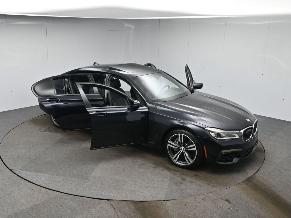 Used 2019 BMW 750i image 63