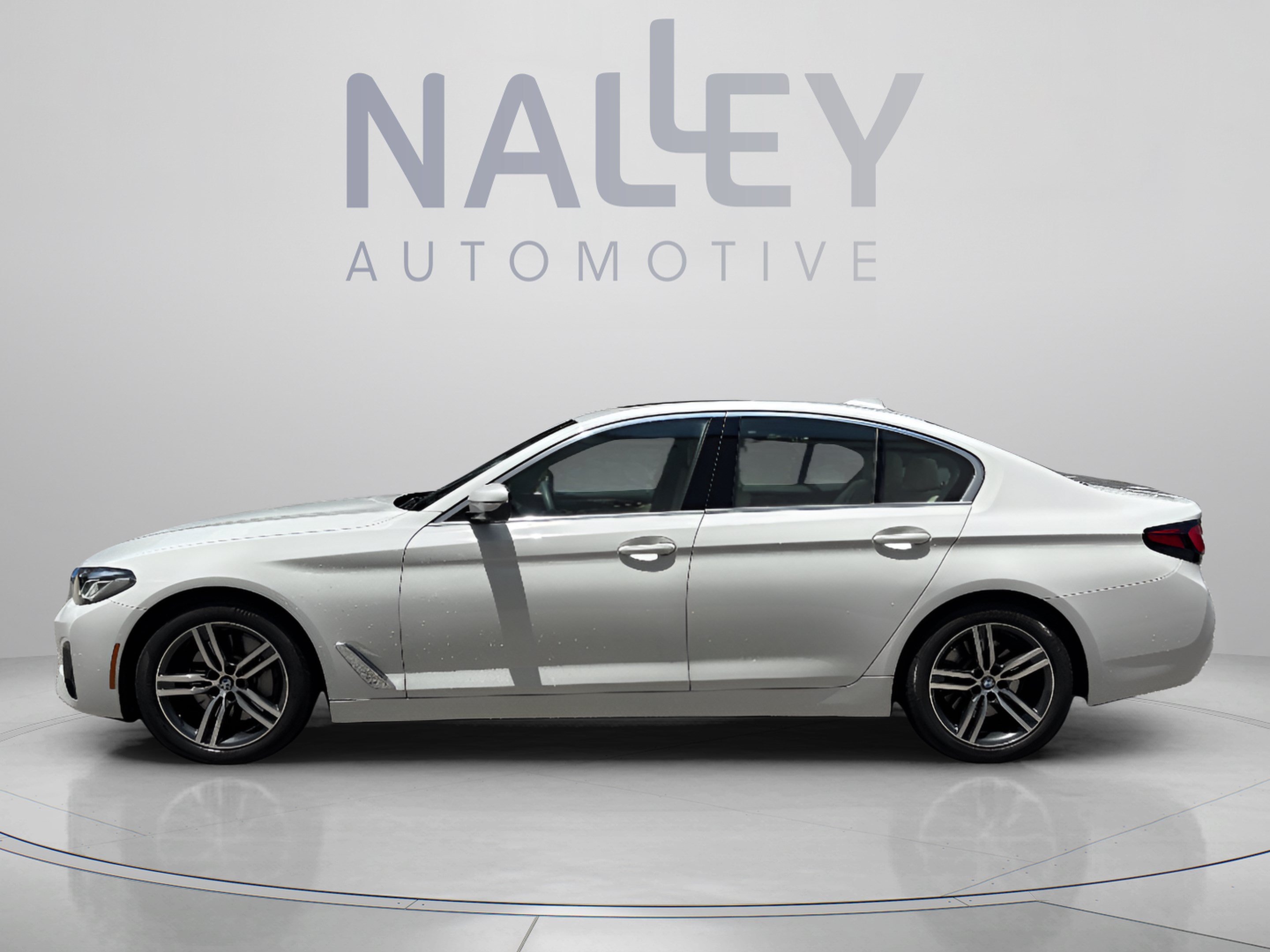 Used 2022 BMW 530i w/ Premium Package RWD image 2