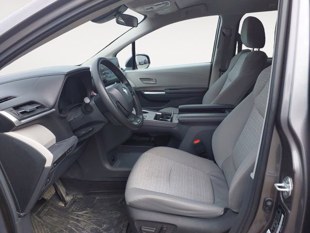 Used 2024 Toyota Sienna LE AWD/4WD image 15