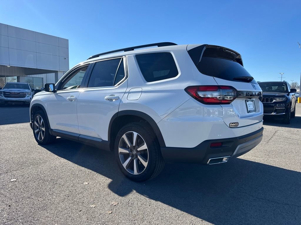 Used 2024 Honda Pilot Touring image 4