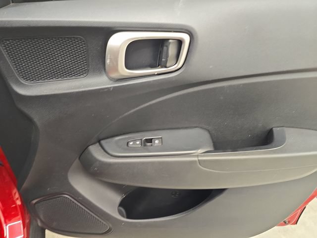 Used 2021 Hyundai Venue SE FWD image 11