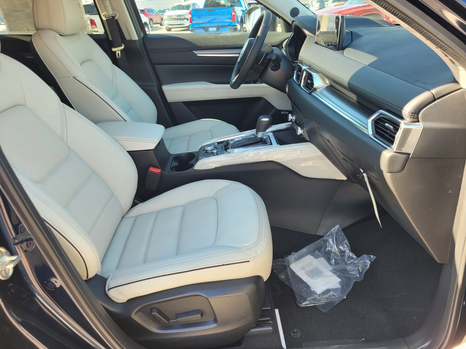 New 2025 MAZDA CX-5 AWD 2.5 S w/ Premium Plus Pkg image 16