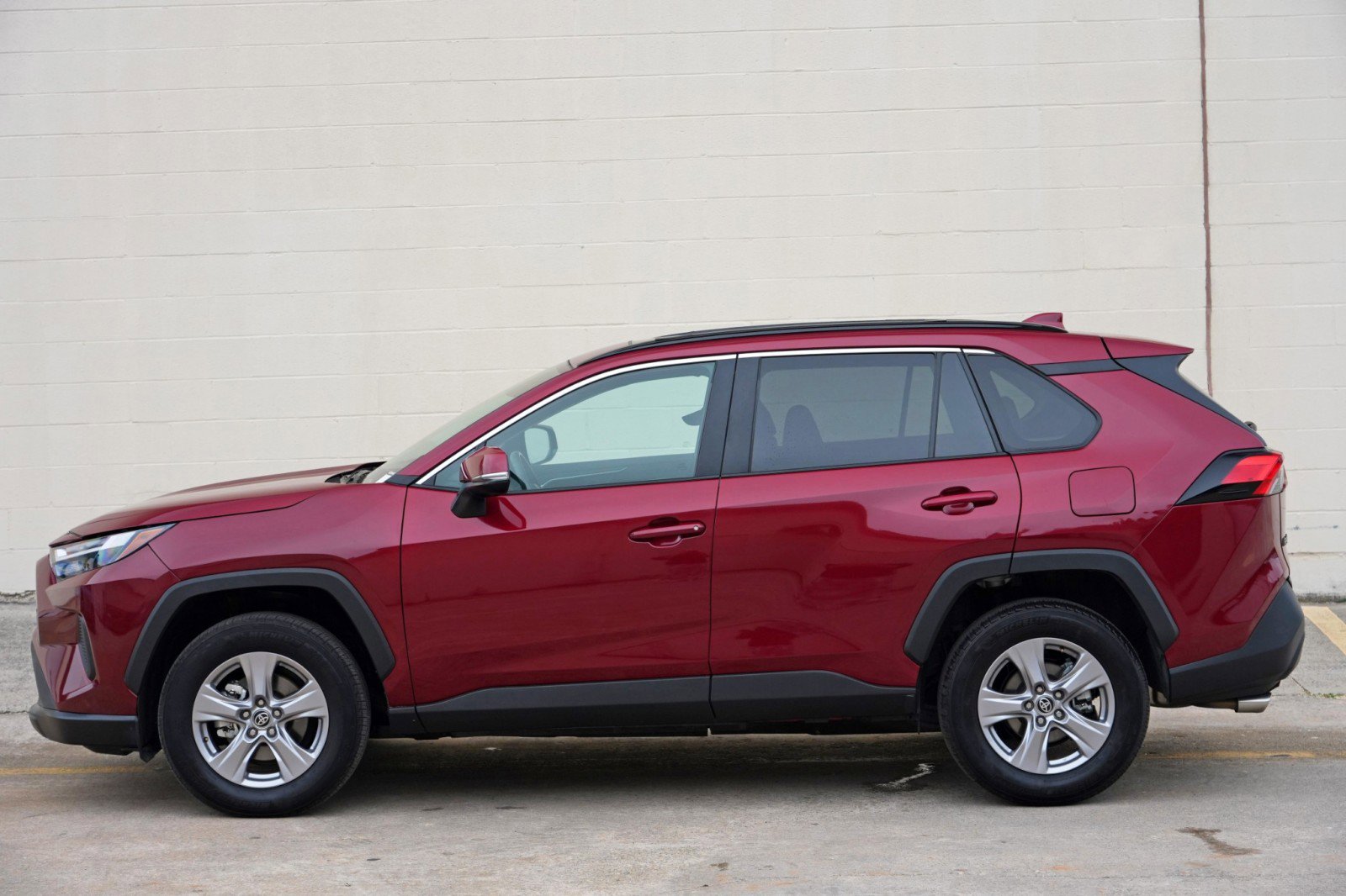 Used 2025 Toyota RAV4 XLE w/ Convenience Package FWD image 47