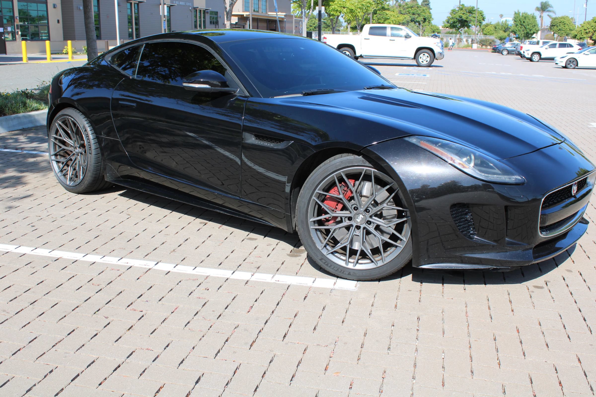 Used 2015 Jaguar F-TYPE R RWD image 5