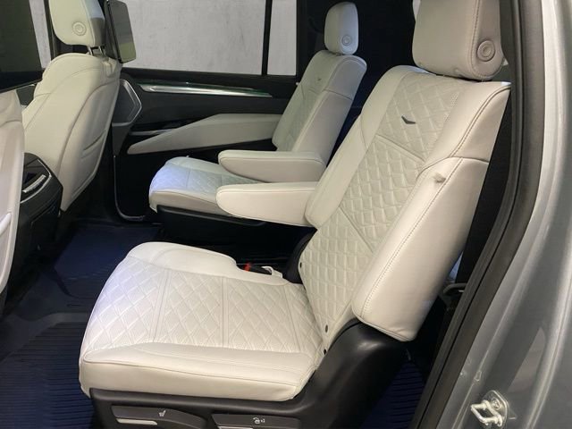Used 2025 Cadillac Escalade ESV V image 25