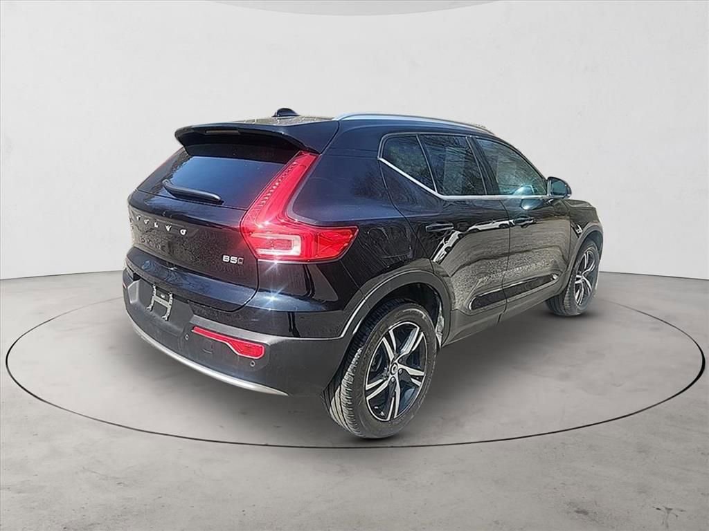 Certified 2025 Volvo XC40 B5 Core AWD/4WD image 5