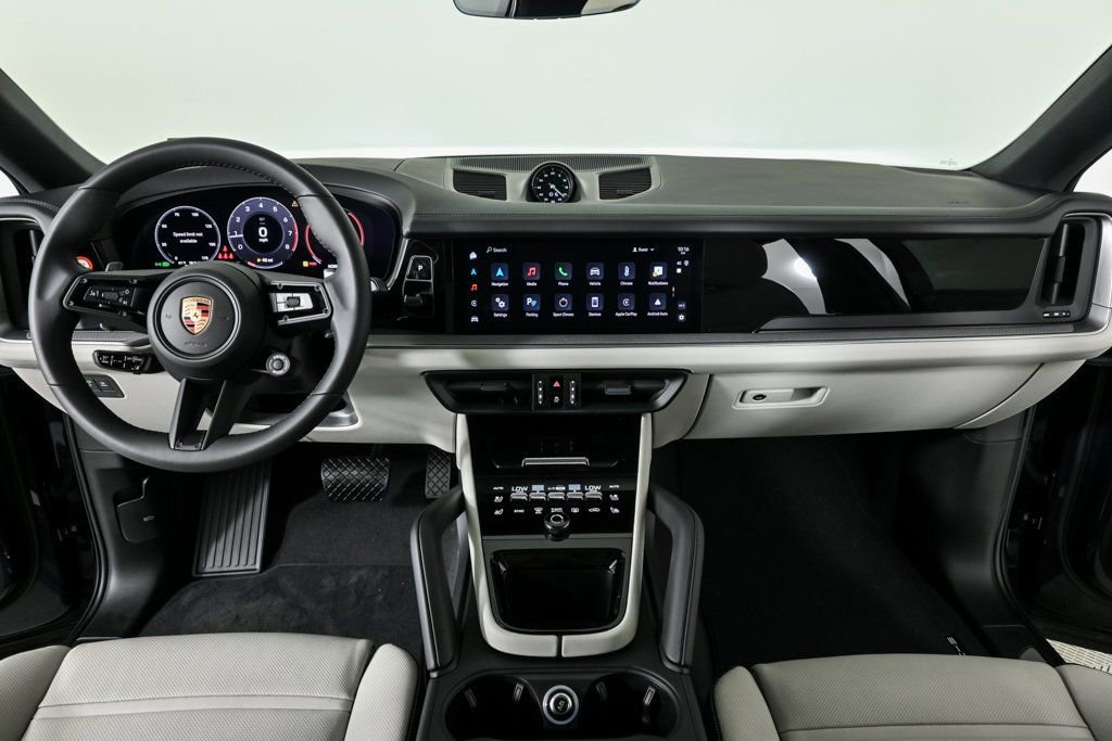Certified 2025 Porsche Cayenne Coupe image 19